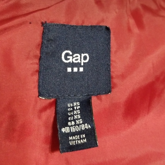 NWOT Gap puffer vest - Picture 7 of 8